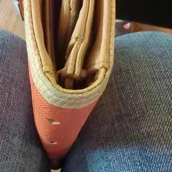 Guess Tri-fold Wallet - Picture 12 of 15